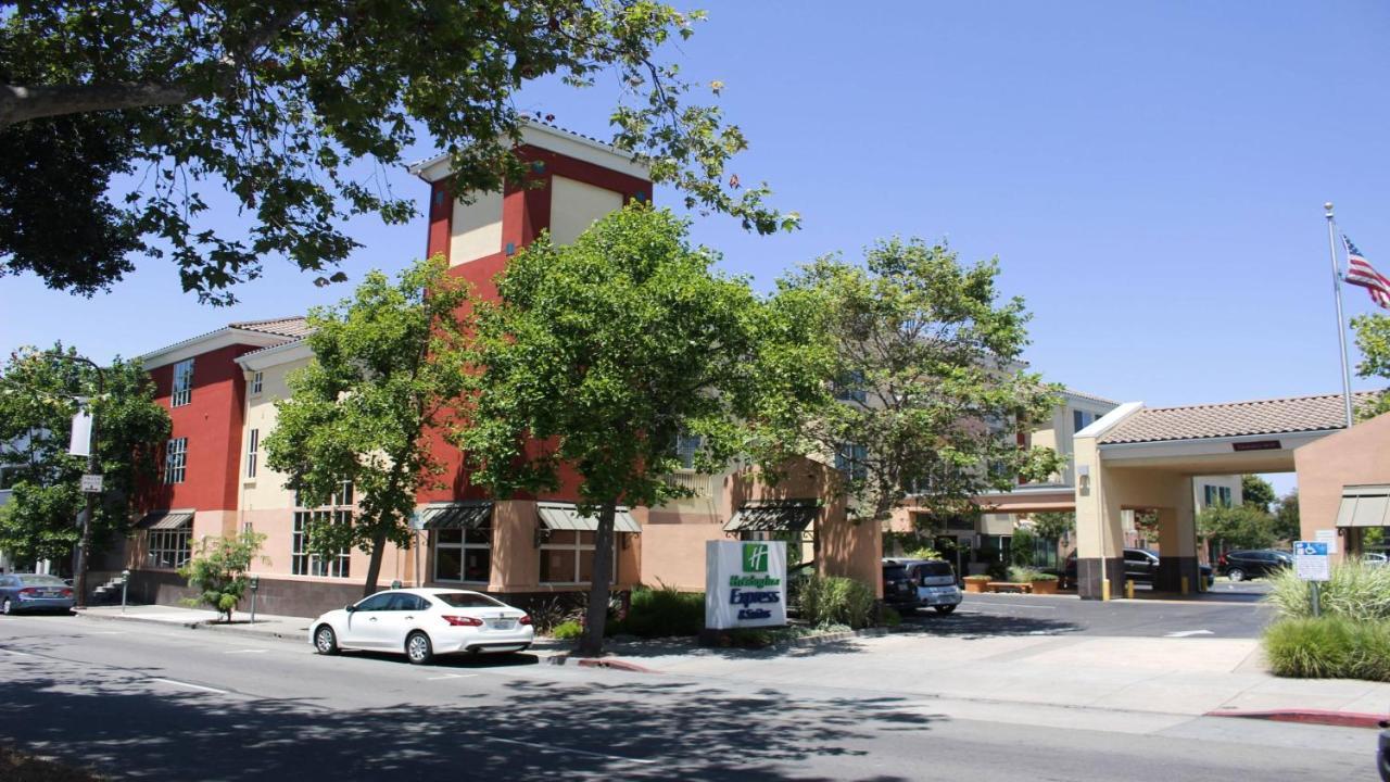 Holiday Inn Express Berkeley By Ihg Exterior photo