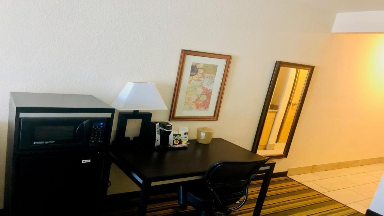 Holiday Inn Express Berkeley By Ihg Exterior photo