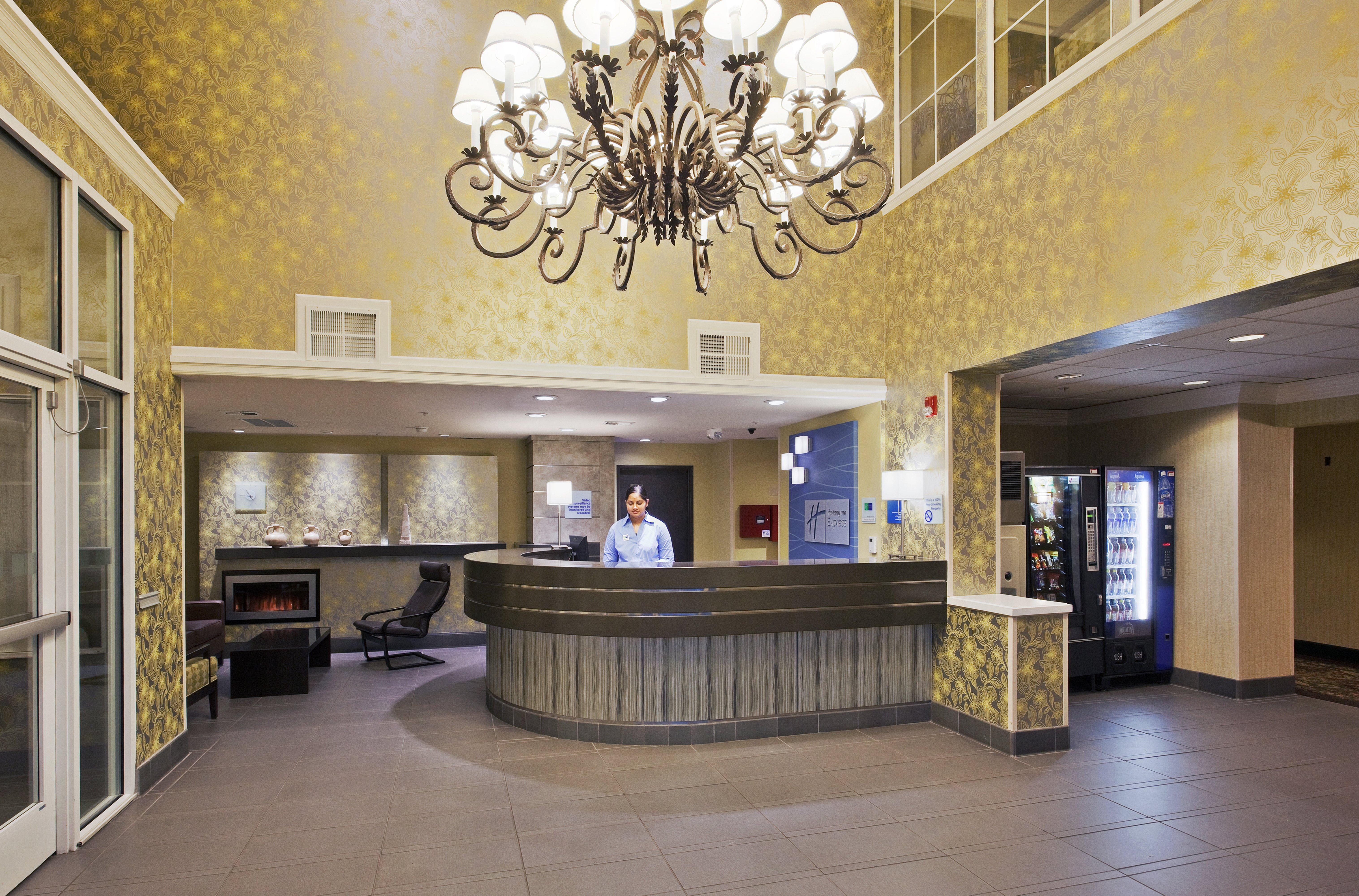 Holiday Inn Express Berkeley By Ihg Exterior photo
