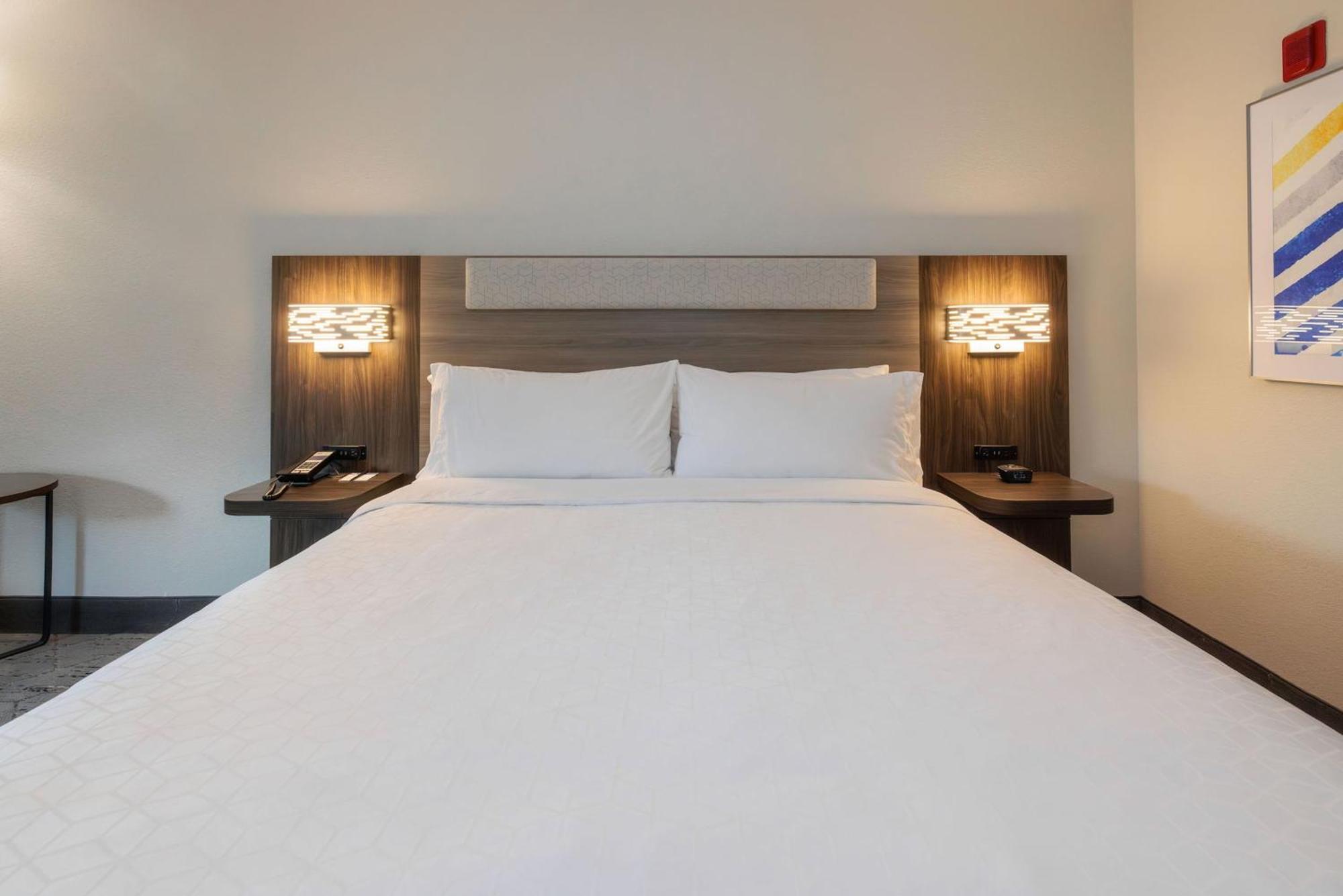 Holiday Inn Express Berkeley By Ihg Exterior photo